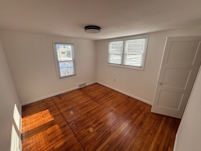 Building Photo - 426 Hillcrest Dr