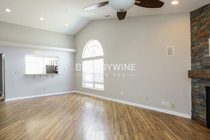 Building Photo - 6050 Countrybrook Rd
