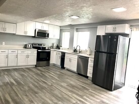 Building Photo - 1561 N 700 E