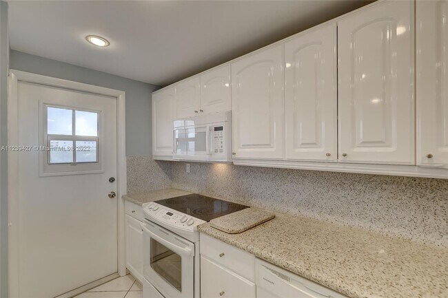 Building Photo - 4501 NE 21st Ave