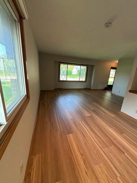 Building Photo - 2727 S 83rd Pl