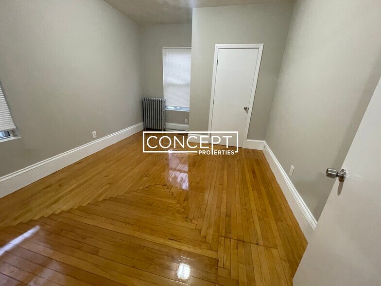 Building Photo - 33 Algonquin St