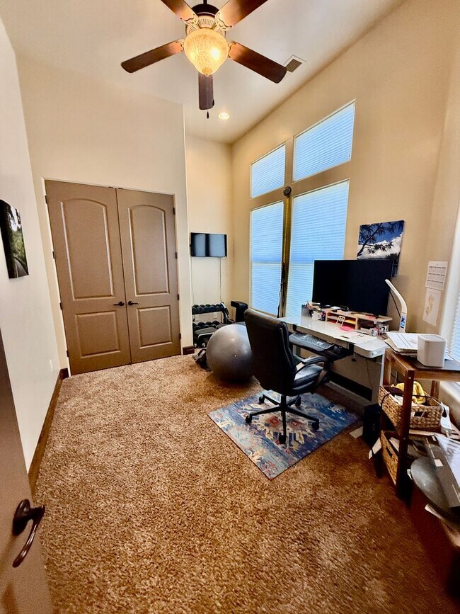 Building Photo - Beautiful Five-Bedroom Home in Tonaquint V...