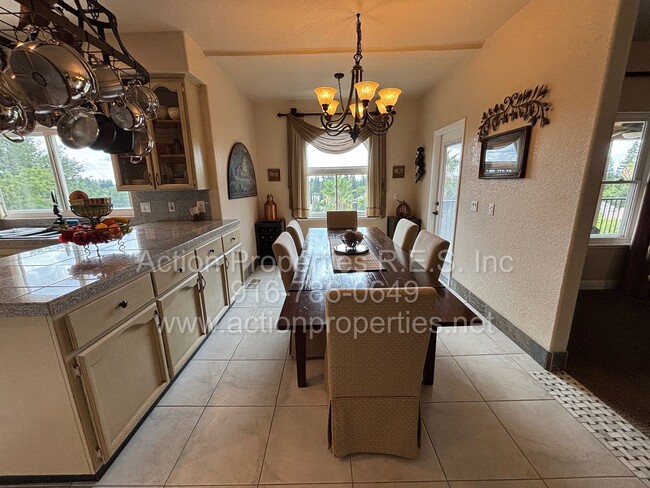 Building Photo - Gorgeous Villa - 3 Bed, 2.5 Bath - Beautiful Views - Highly Desirable Neighborhood!