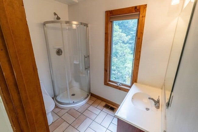 Building Photo - Beautiful Contemporary 3 Bedroom Home