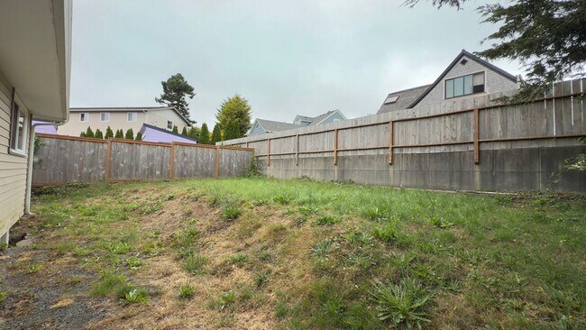 Building Photo - 322 Pleasant Ave