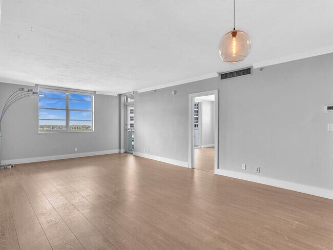 Building Photo - 3001 S Ocean Dr