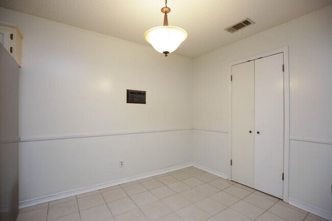 Building Photo - 6972 Weatherwood Dr