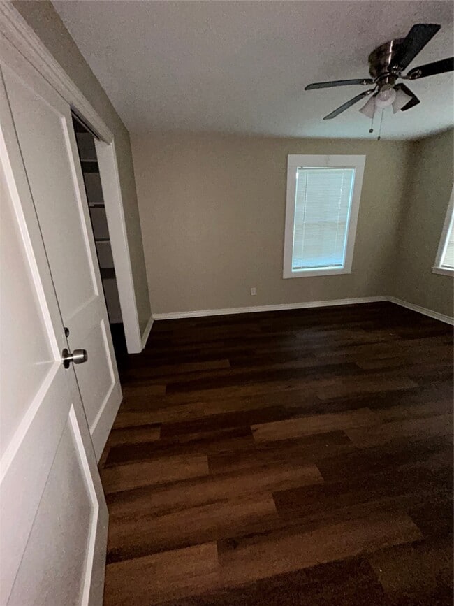 Building Photo - 1729 Scott St