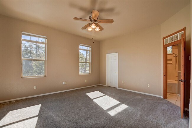 Building Photo - Beautiful home in the Mountain Club!