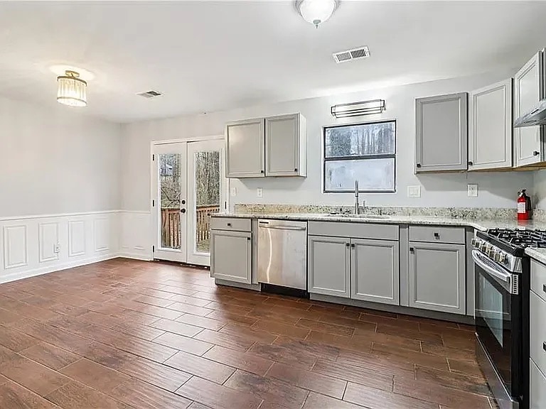 Building Photo - Room in House on Alicia Ct