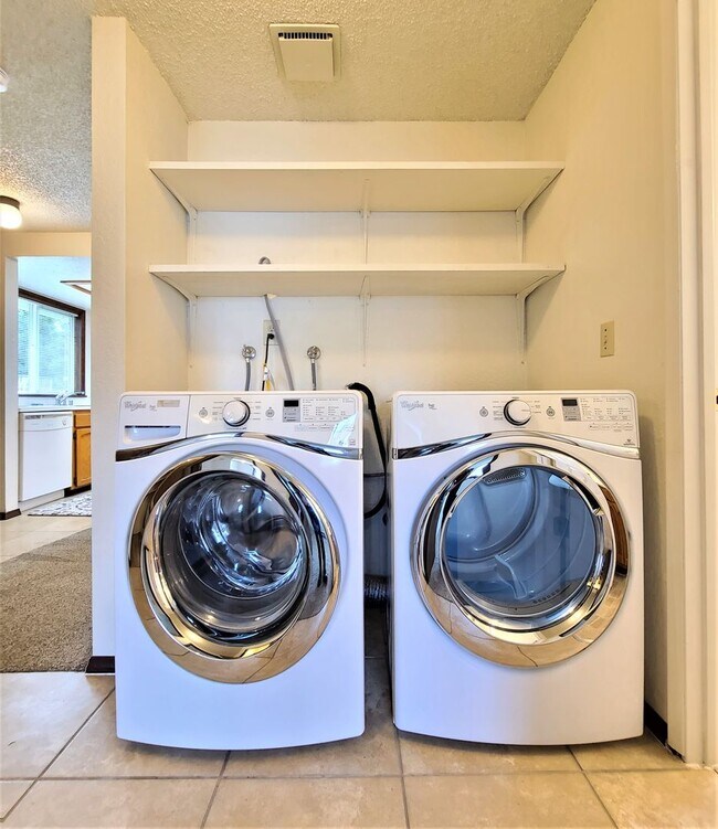 Building Photo - BlyLua