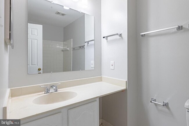 Building Photo - 1204 N Wayne St