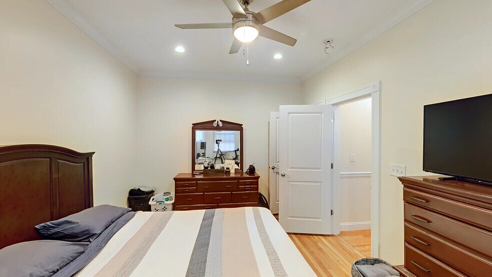 Building Photo - 51 Glenville Ave