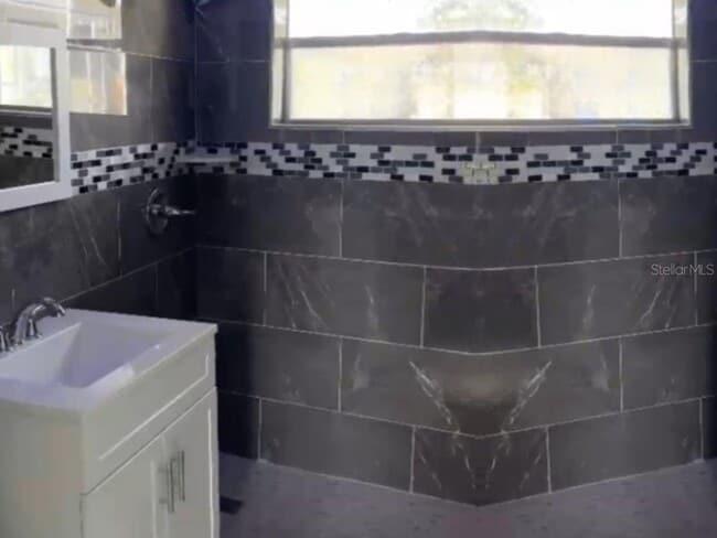 Building Photo - 206 Poinciana Cir