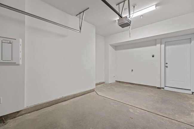 Building Photo - Gorgeous New Construction!  Updated Kitche...