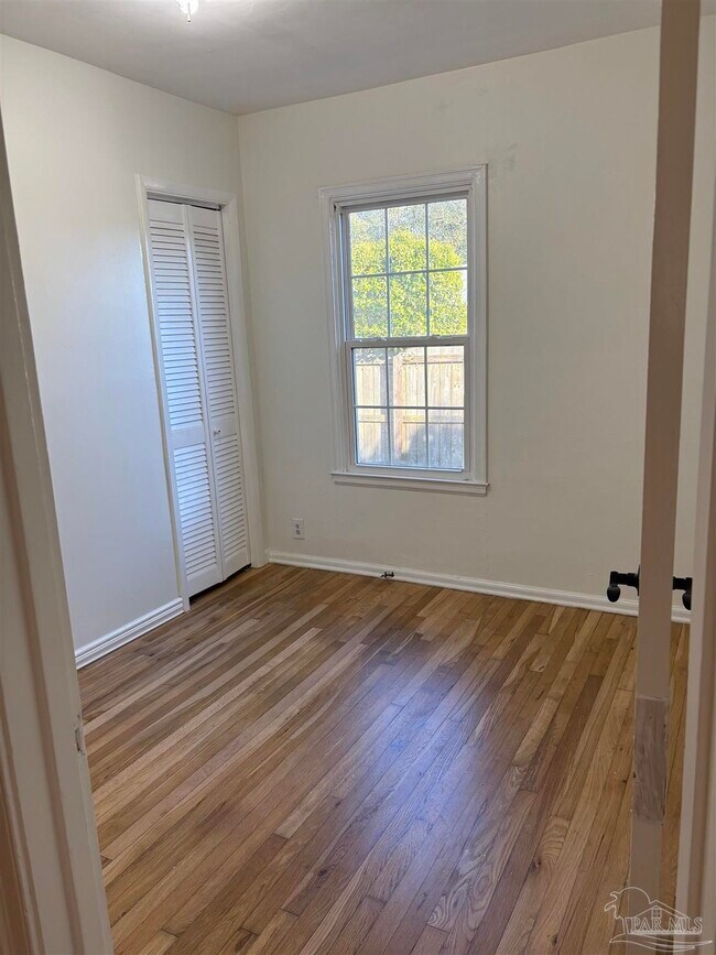 Building Photo - 326 W Sunset Ave