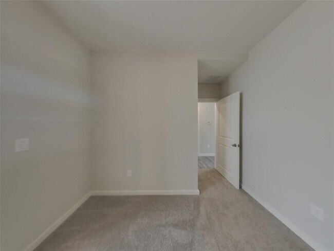 Building Photo - 525 Raglands Rd