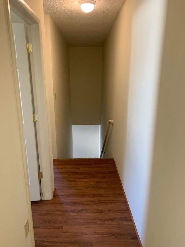 Building Photo - Great Two Story Home In Town