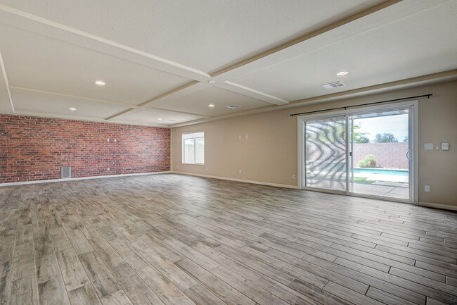 Building Photo - 706 Eros Ct