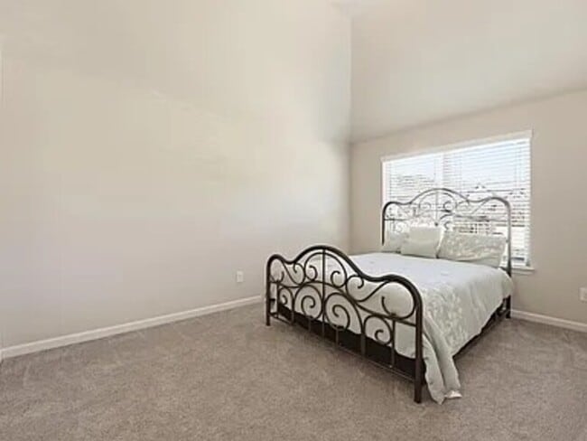 Building Photo - 8 Hillfoots Ct