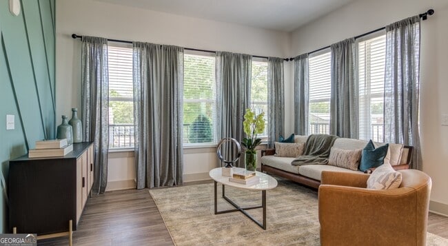 Building Photo - 1000 Rea Dr SW