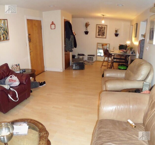 Building Photo - 15 Commonwealth Ct