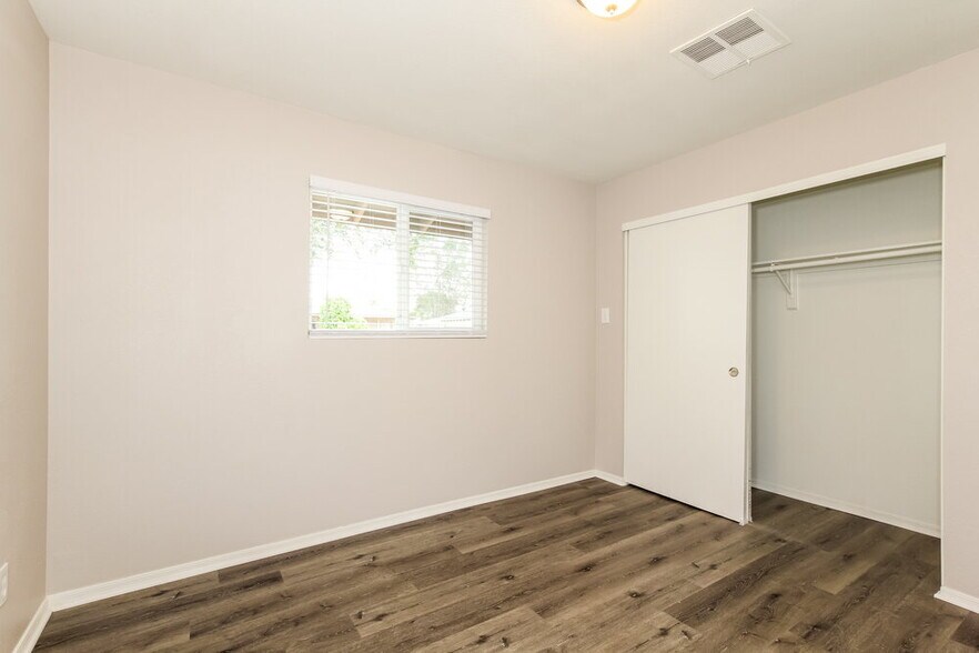 Building Photo - 5539 N 31st Dr