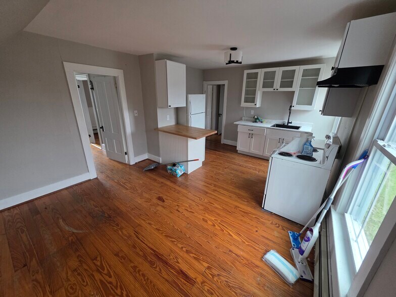 Building Photo - 176 US Route 1