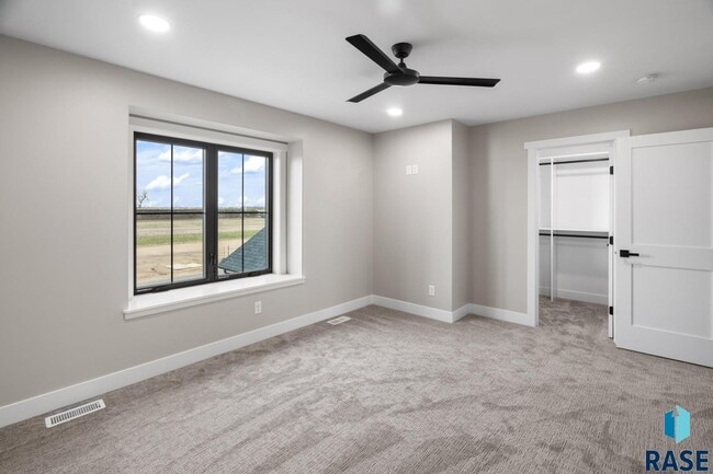 Building Photo - 1137 N Thompson Ave