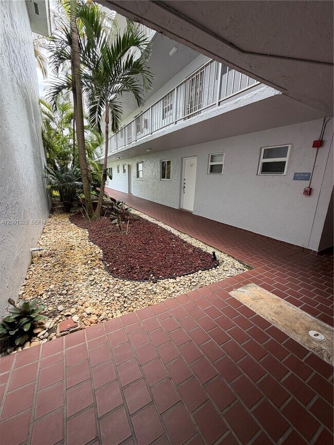 Building Photo - 100 Edgewater Dr