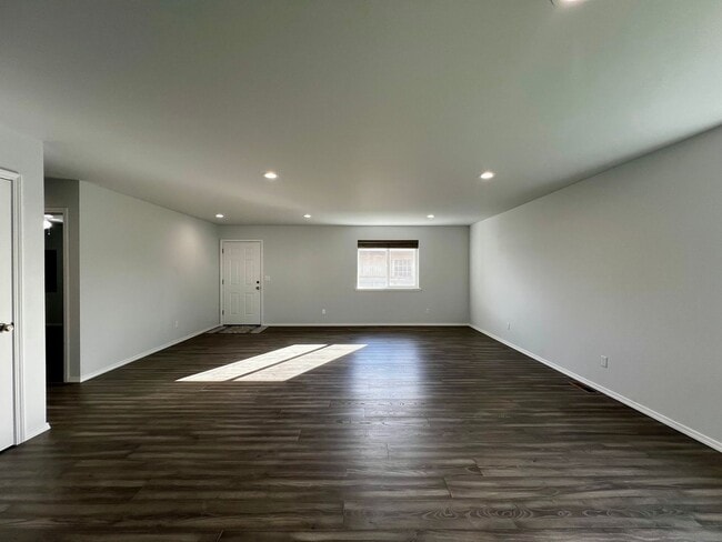 Building Photo - 2005 Ledwich Ave