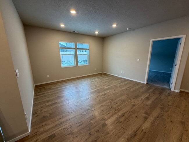 Building Photo - Stunning 3 Bed, 2 Bath Home in Spokane!