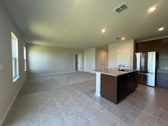 Building Photo - Beautiful  3 bedroom 2 bathroom House