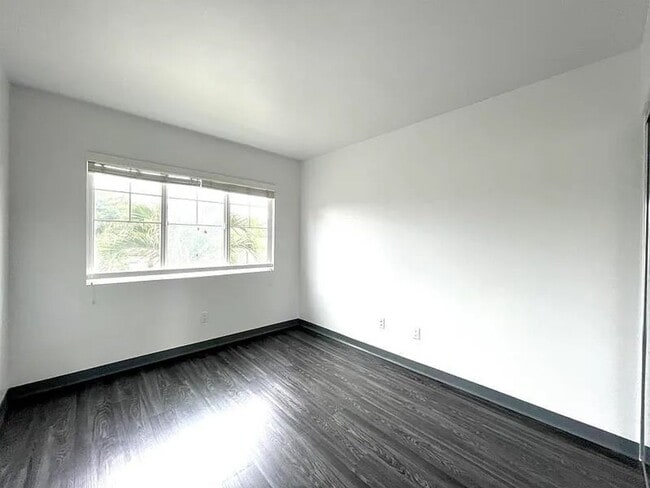 Building Photo - A stunning two-story house boasts three spacious bedrooms and 2.5 bathrooms