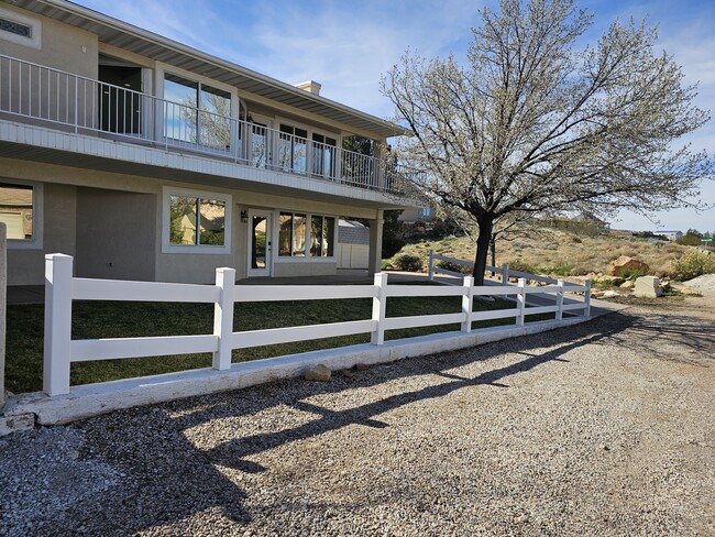 Building Photo - 470 Vermillion Ave
