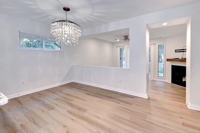 Building Photo - 106 Harrops Glen