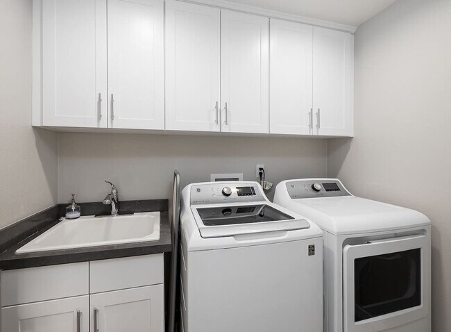 Building Photo - 1416 MacKinnon Ave