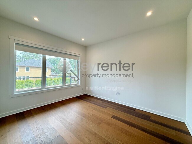 Building Photo - 411 Fairpoint St