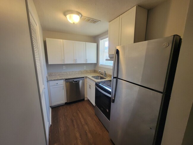 Building Photo - 113 Main St