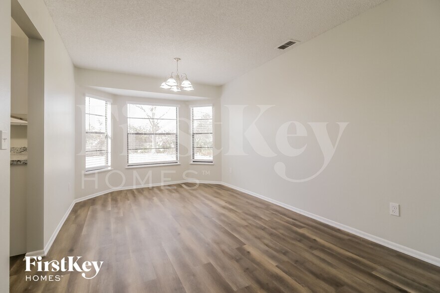 Building Photo - 2416 Lackland Dr