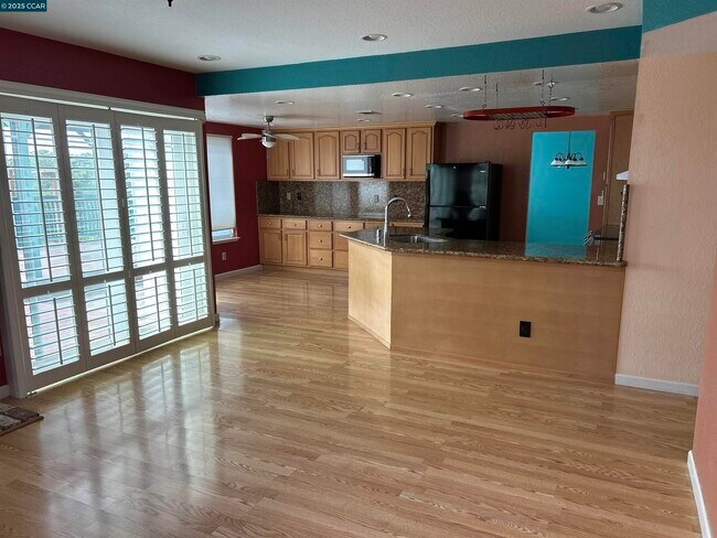 Building Photo - 445 Southport Way