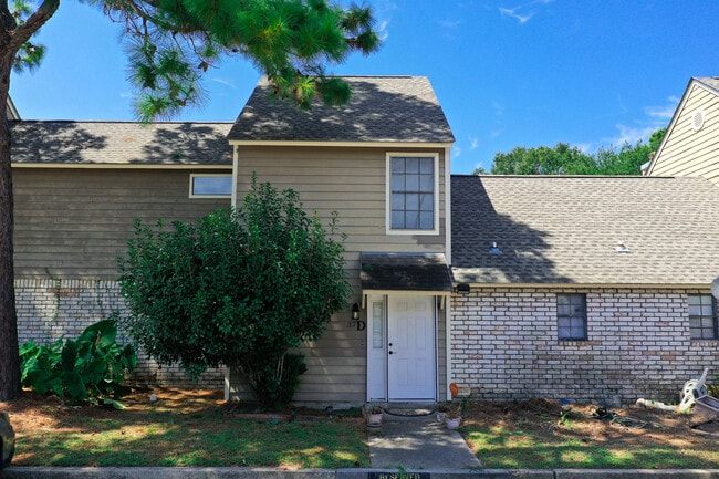 Primary Photo - 1500 W Esplanade Ave