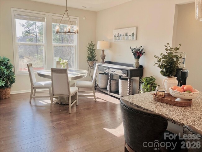 Building Photo - 8634 Shadetree St