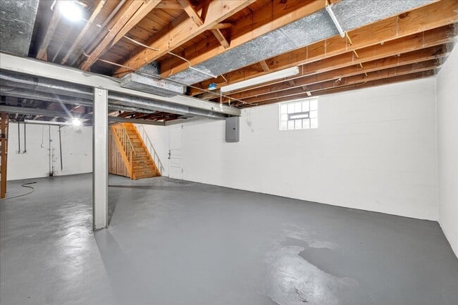Building Photo - 9319 Aster Ave