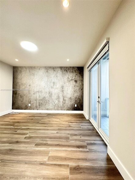 Building Photo - 10560 NW 63rd Terrace