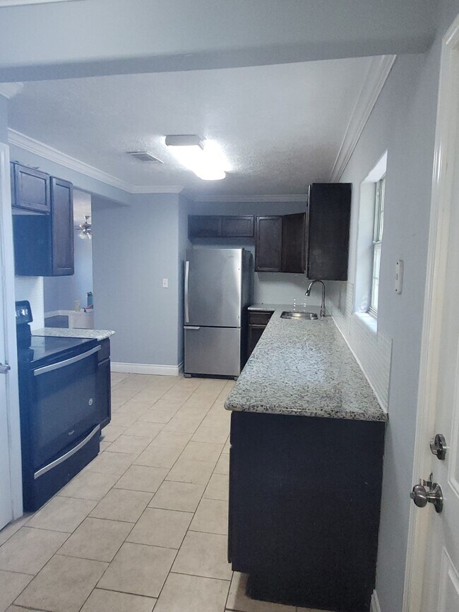 Building Photo - 3026 Sunbeam St