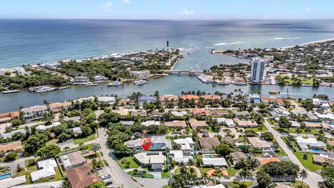 Building Photo - 2812 NE 27th St