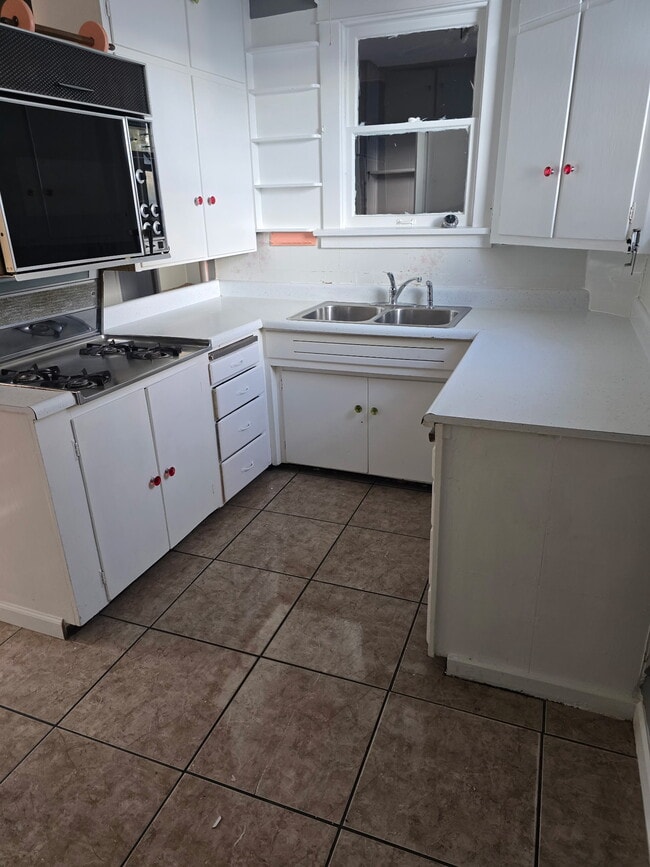 Building Photo - 2205 N Maryland Ave