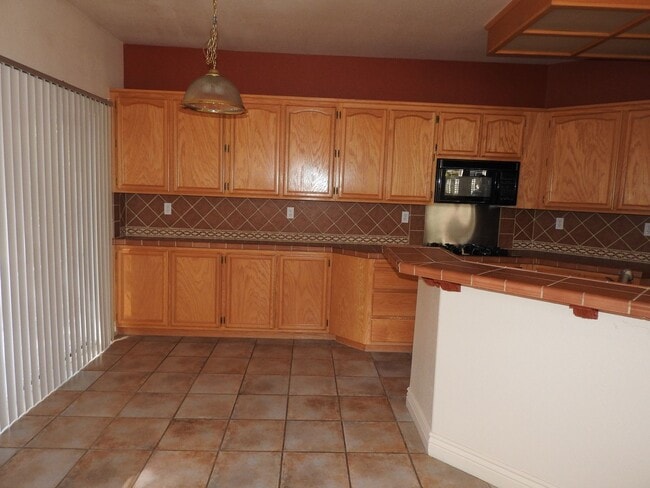 Building Photo - Beautiful Granite Bay Home in Gated Community